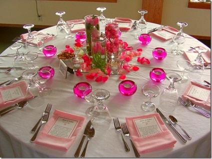 Cum să acoperiți și decorați masa cu fețe de masă și servetele, aranjamentul tacâmurilor, florilor și lumanarilor pentru