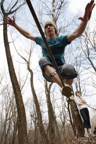 Cum sa inveti sa mergi cu chingile (slackline), minskonsight