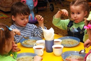 Cum să pregătiți un copil pentru alimentația copilului