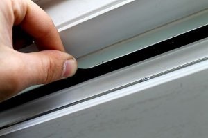 Cum să reparați fereastra din plastic rapid și eficient