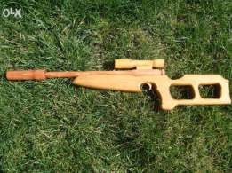 Cum să faci un model de pușcă de lunetist din lemn