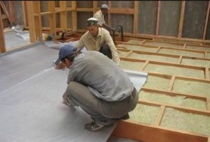 Cum se creează o barieră de vapori a scopului podelei, materialele de protecție într-o casă din lemn, tehnologia de lucru