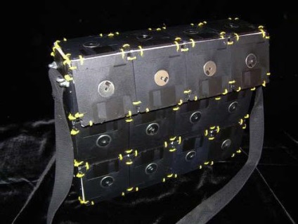 Hogyan készítsünk saját kezét laptop táska floppy lemezek (mindkettő saját kezét, hogy egy zsák) Hogyan készítsünk saját kezét laptop táska floppy lemezek