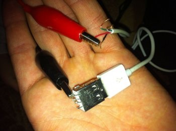 Cum să extindeți încărcătorul USB cu mâinile