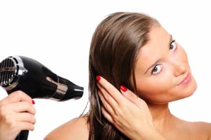 Cum de a pune părul cu un uscător de păr, astfel încât să existe un volum