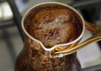 Cum să preparați cafea cu spumă într-un turc pe 26 mai 2017