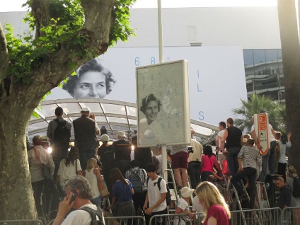 Cannes merge la engleză - lucrează în ziar