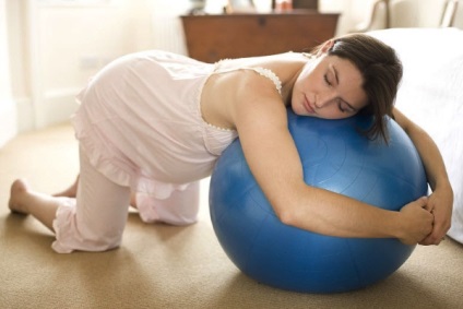 Poziția genunchiului în timpul sarcinii beneficiază pentru mamă și copil, cum se face