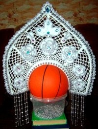 Crown și crochete kokoshniki