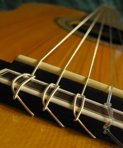 Criterii pentru selectarea șirurilor de chitară acustică