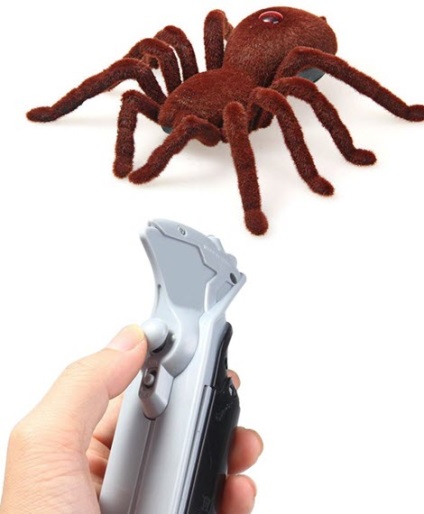 Cumpără un păianjen pe controlul radio