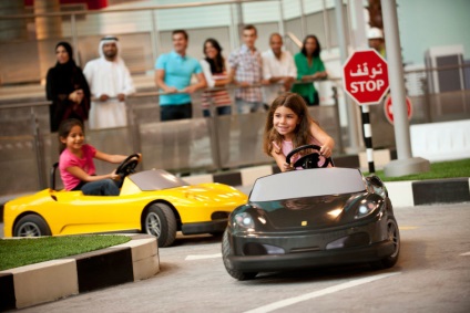 A legjobb vidámpark Abu Dhabi Ferrari Park (Ferrari World)