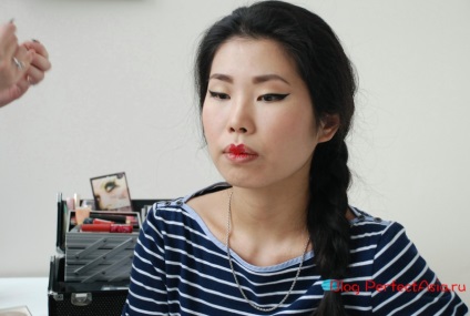 Machiaj cu săgeți pe fața asiatică, blog despre moda și frumusețea din est
