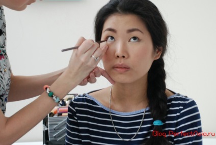 Machiaj cu săgeți pe fața asiatică, blog despre moda și frumusețea din est