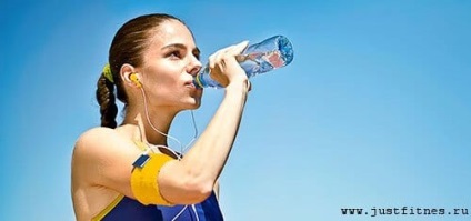 Este posibil să beți apă după un antrenament dacă doriți să scăpați în greutate