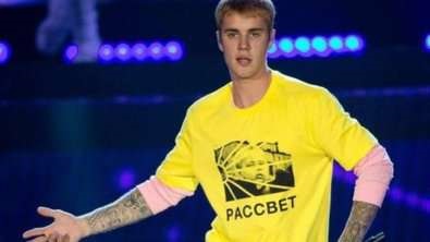 La un concert la Londra, Justin Bieber a apărut într-un tricou cu o inscripție în limba rusă