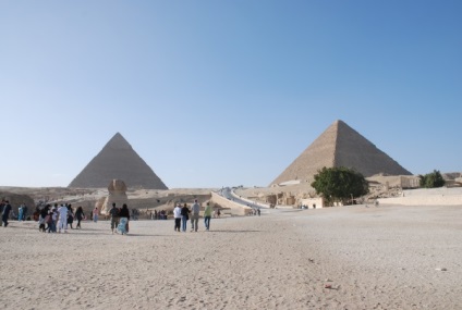 Revizuirea unui turist despre odihnă și călătorie în piramidele din Giza din Egipt