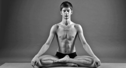 Tehnica Padmasana (lotus pose), pregătirea, beneficiile și contraindicațiile (foto și video)