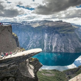 Kirándulás a troll nyelv (Trolltunga)