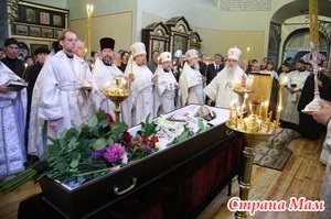 Pregătirea decedatului ortodox pentru înmormântare - țara mamei