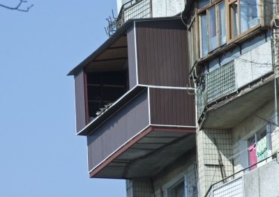 Atașarea balconului la reconcilierea camerei cu reabilitarea