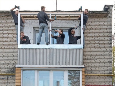 Atașarea balconului la reconcilierea camerei cu reabilitarea