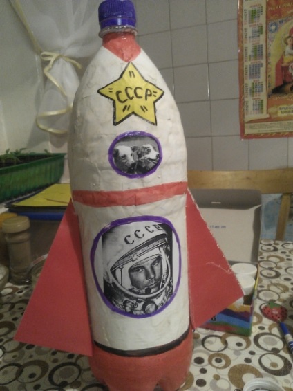 Rocket kezével napján űrhajózás
