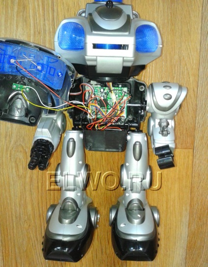 Robot cu control vocal