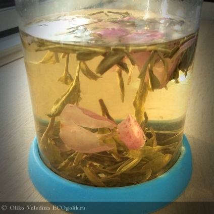 Mugurii roz - un adaos rafinat pentru ceaiul pe care ni-l colectam si uscat!