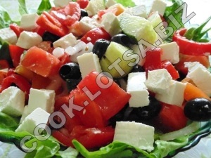 Salata greceasca cu brynza - delicioasa reteta pas cu pas cu fotografie