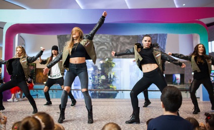 Surorile au organizat o școală de dans la Moscova