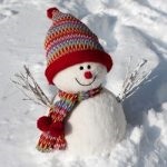 Omul de zăpadă să-și facă propriul, pentru noul an, din materiale improvizate, mari, realizate din plastic spumant
