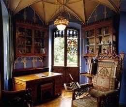 Stilul gotic în interior este misterios și atmosferic