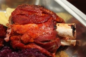 Carne de porc marinată în bere, design de produse alimentare