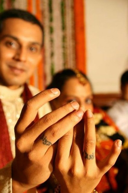 Tatu în loc de inelul de nuntă, mai proaspăt - cel mai bun Runet pentru zi!