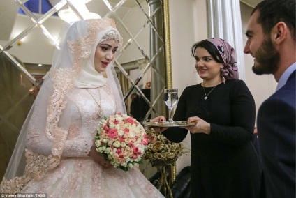 A három napos csecsen esküvő, amikor a menyasszony csak félreáll