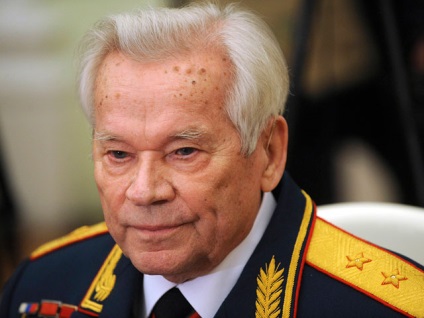 A murit Michail Kalashnikov