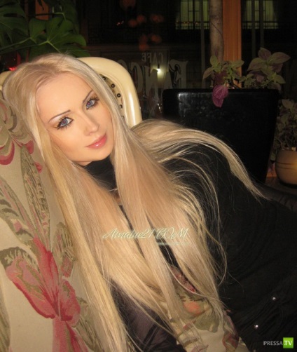 Valeria Lukyanova - Barbie de la Odessa, fara machiaj (11 poze)
