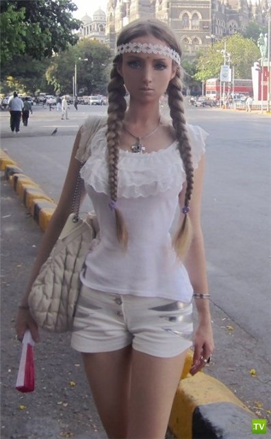 Valeria Lukyanova - barbie din Odessa fără machiaj (11 poze)