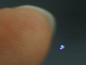 Vizibil în lumina naturală și atinge la atingere, pot fi create holograme 3D