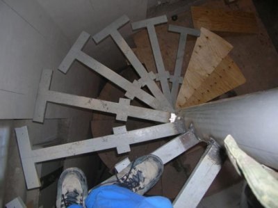 Șurubați instrucțiunile de instalare a scărilor metalice de către dvs. (foto și video)