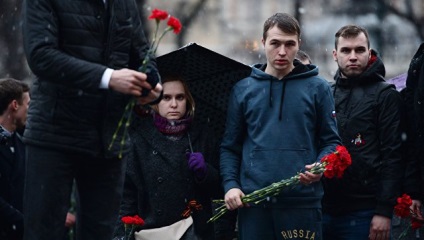 A robbanás a metróban Petersburg (együttérzését az áldozatok családjainak) A robbanás a metróban Petersburg