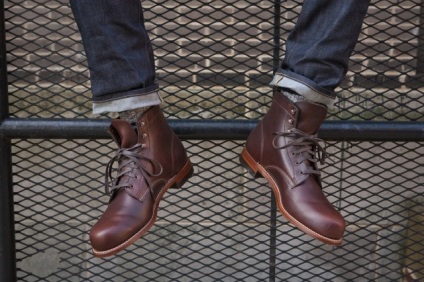 Cizme de lucru - pantofi cu caracter masculin și rădăcini de lucru