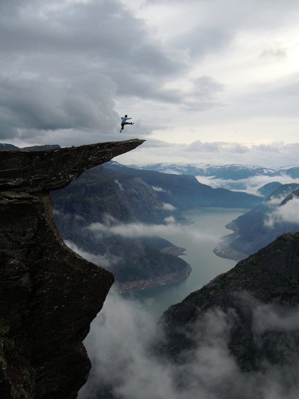 Troll limba (trolltung rock), Norvegia - portal turistic - lumea este frumoasa!