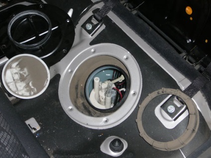 Înlocuirea pompei de benzină și a filtrului w203 Mercedes c-class
