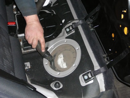 Смяна на горивната помпа и филтър на Mercedes W203 C-Class