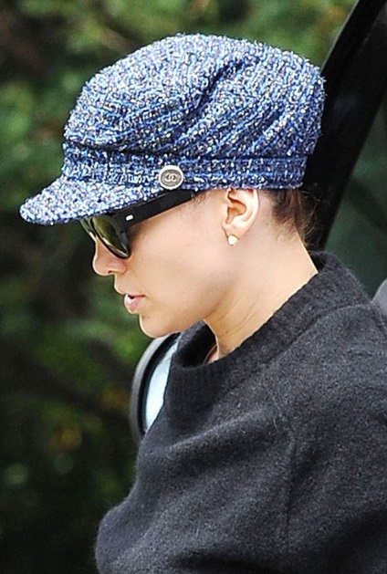 Star stil Jennifer Lopez într-un canal de modă pălărie