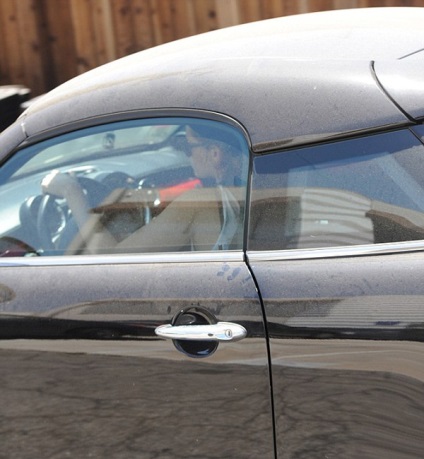 Actrita Kristen Stewart nu isi spala masina