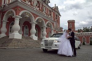 Închiriați o limuzină Lincoln Navigator pentru o nuntă la Moscova de la proprietar