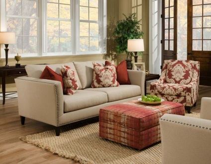 Bej canapea în interiorul unei versatilități confortabile, bonamoda